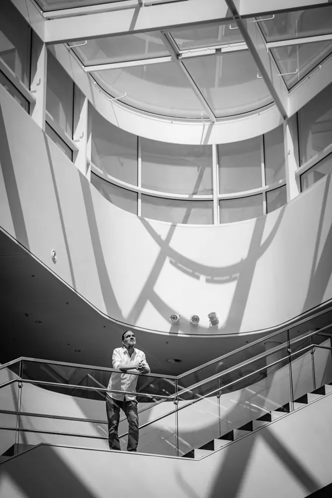 Stefan Wintermeyer auf einer Konferenztreppe